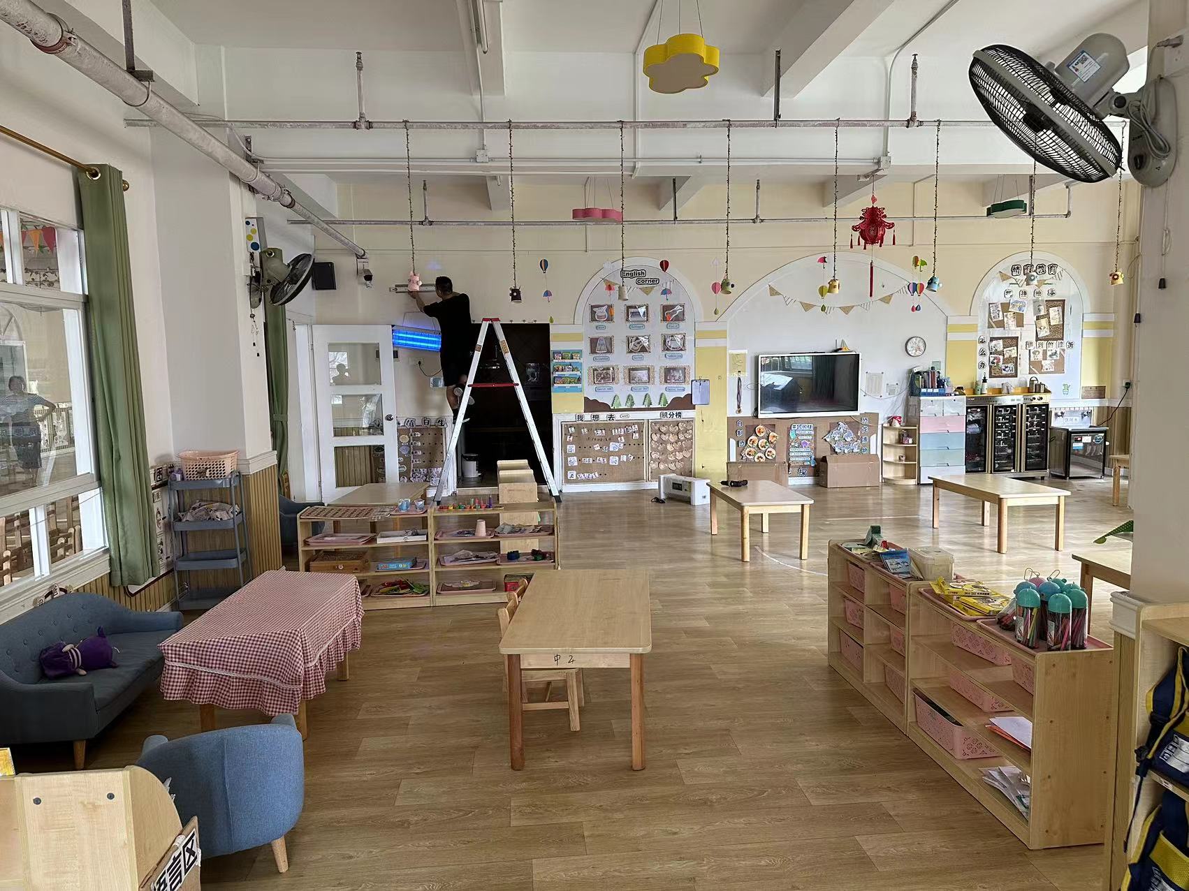 廣州飛歌環(huán)?？萍加邢薰緸橛變簣@安裝臭氧發(fā)生器